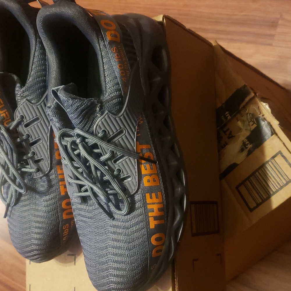 Steel toe tennis shoes
